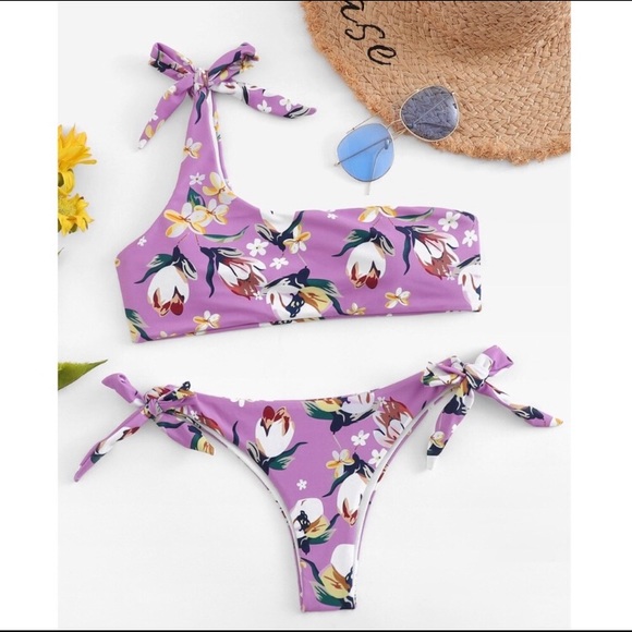 Only 1 left XL 😍Purple Floral bikini - Picture 2 of 8
